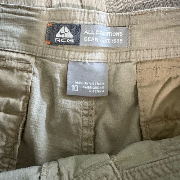 Nike ACG Tan Cargo Shorts Classic Style - Picture 3 of 7
